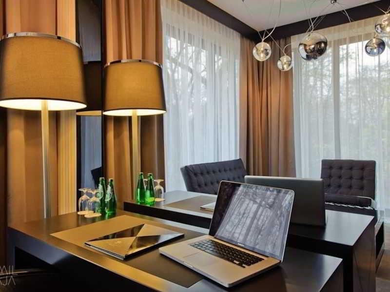 Platinum Palace Boutique Hotel & Spa Wroclaw Ngoại thất bức ảnh A meeting room at the hotel