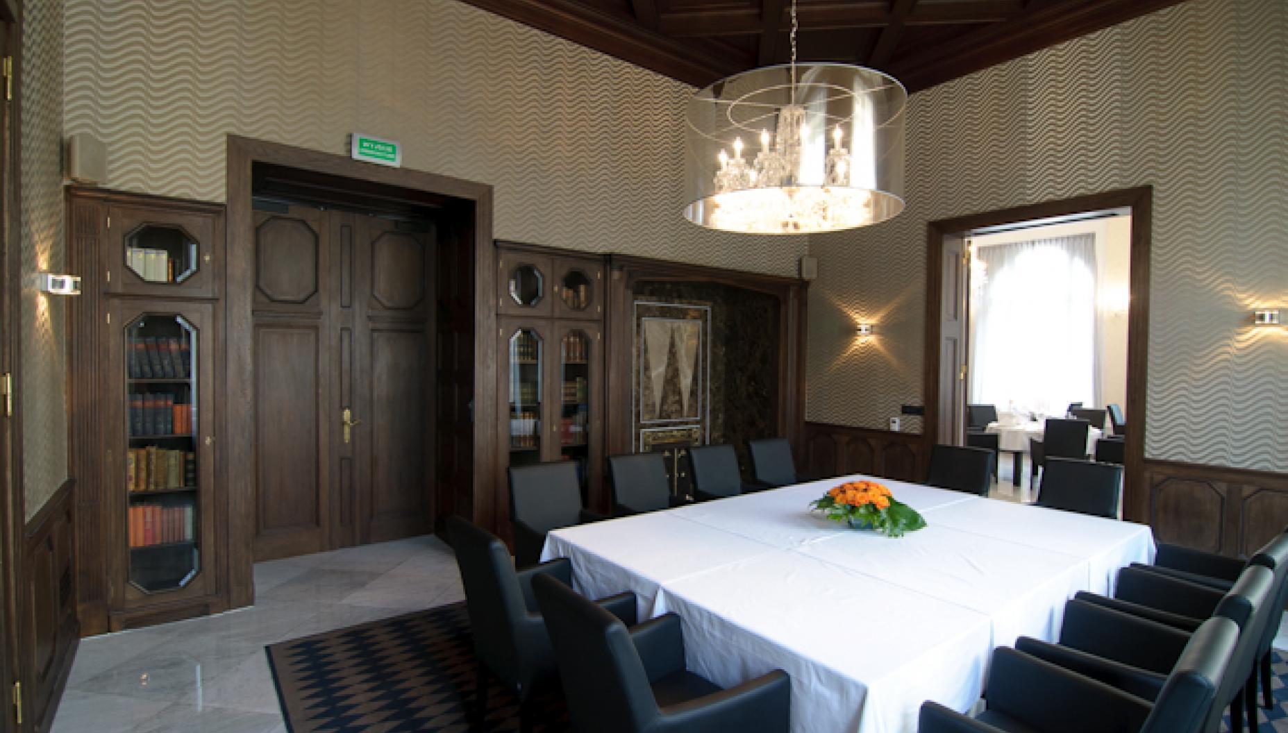Platinum Palace Boutique Hotel & Spa Wroclaw Ngoại thất bức ảnh The boardroom of the Royal Society