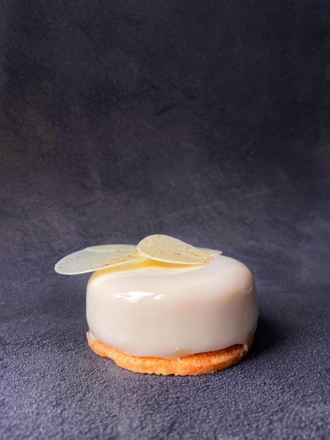 Platinum Palace Boutique Hotel & Spa Wroclaw Ngoại thất bức ảnh A lemon tart