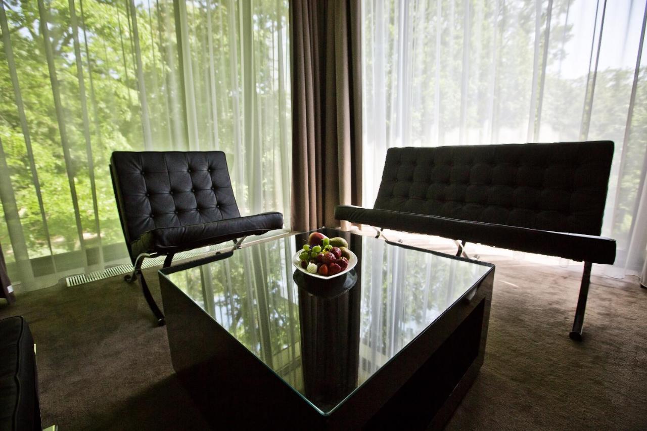 Platinum Palace Boutique Hotel & Spa Wroclaw Ngoại thất bức ảnh Interior of a suite at the hotel