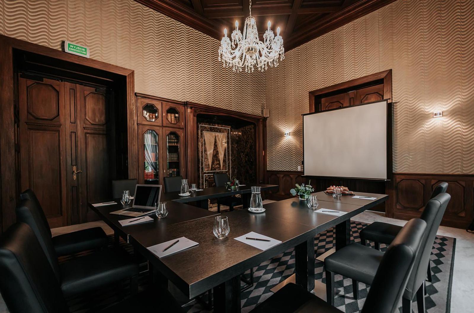 Platinum Palace Boutique Hotel & Spa Wroclaw Ngoại thất bức ảnh The boardroom at the hotel
