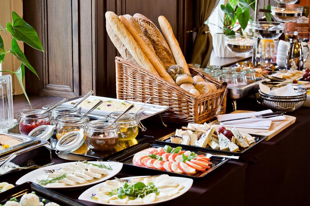 Platinum Palace Boutique Hotel & Spa Wroclaw Ngoại thất bức ảnh A buffet